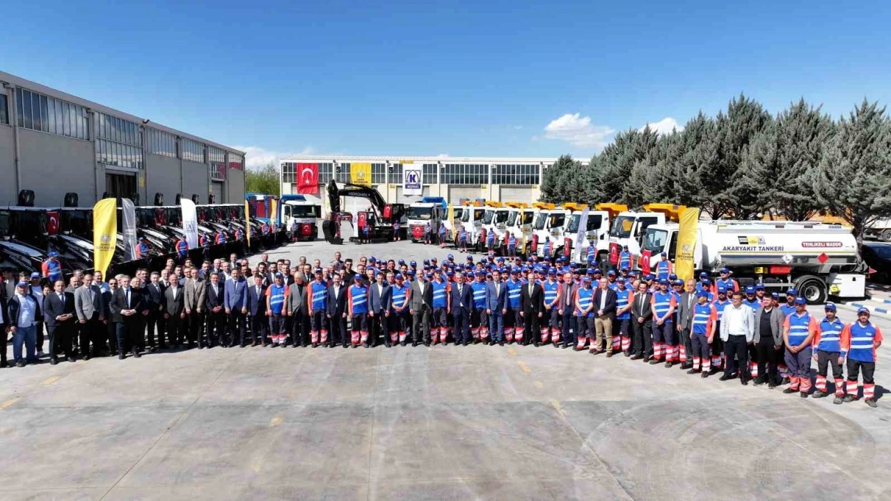 Başkan Altay: &quot;100 milyon lira bedelle KOSKİ’ye 24 yeni iş makinesi daha kazandırdık&quot;
