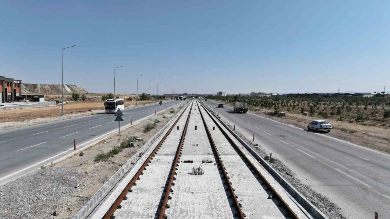 Başkan Altay: &quot;11.1 kilometrelik Şehir Hastanesi-Yeni Sanayi Tramvay Hattının yüzde 30’luk kısmını tamamladık&quot;
