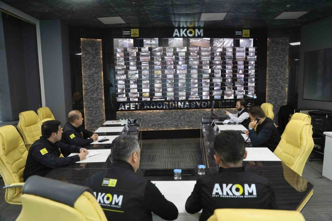 Başkan Altay: "Kar yağışı sonrası 31 ilçemizde 24 saat sahadayız"