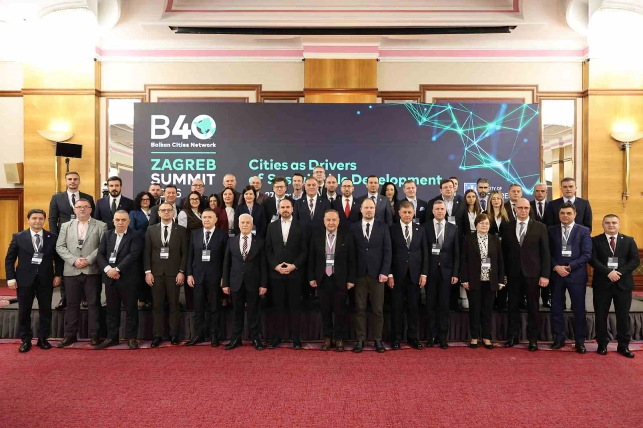 Başkan Aras B40 Zirvesinde k&uuml;lt&uuml;r, turizm ve yerel demokrasiyi anlattı
