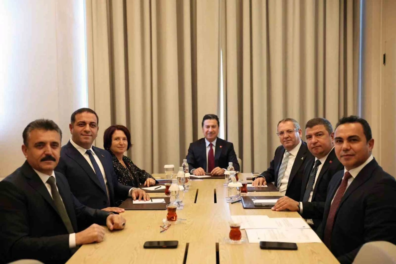 Başkan Aras: &quot;Bizler günü kurtaran değil, yarını kuran işler için çalışacağız&quot;
