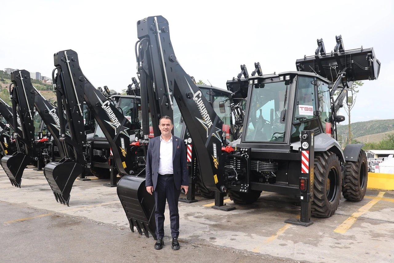 Başkan Arıcı, hibe edilen araçları teslim aldı
