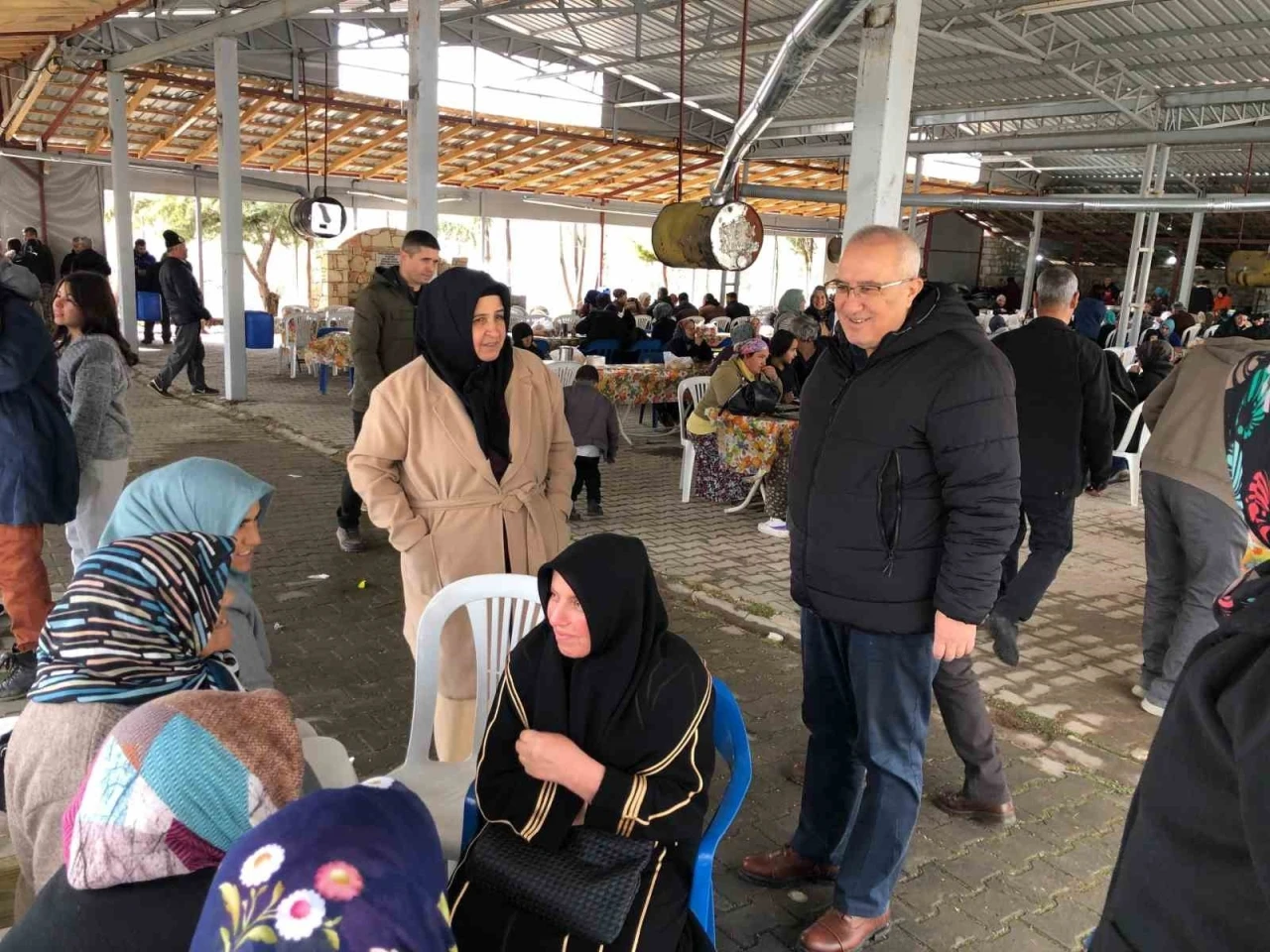 Başkan Arslan umreden d&ouml;nen hemşehrilerini karşıladı
