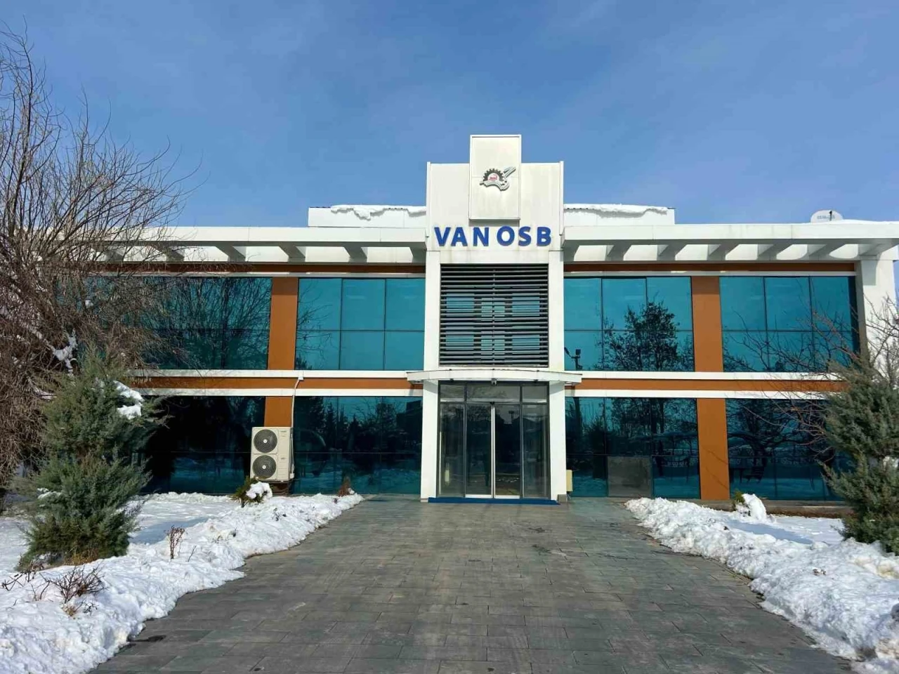 Başkan Aslan: "Van OSB &uuml;r&uuml;nleri bir&ccedil;ok &uuml;lkeye ihra&ccedil; ediliyor"
