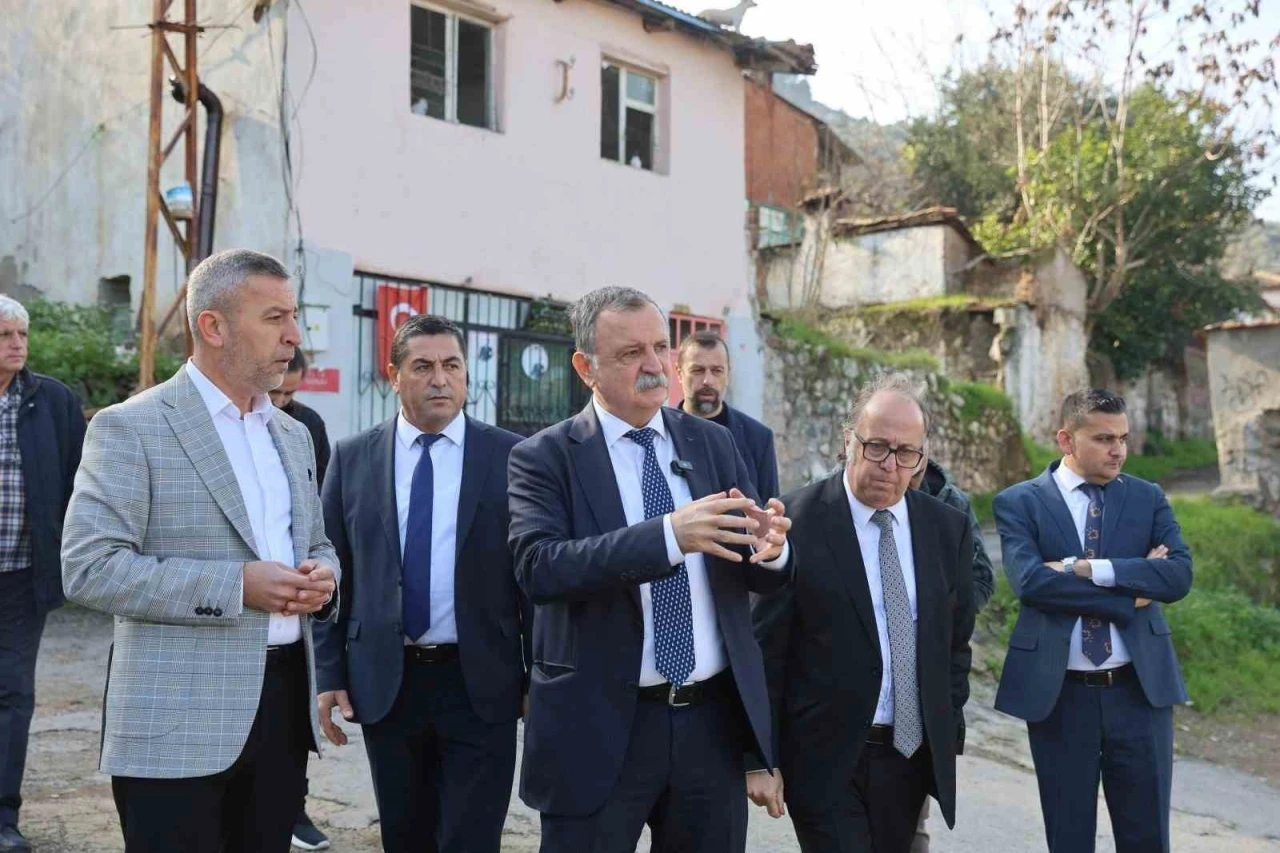 Başkan Balaban Mutlu Mahallesinde incelemelerde bulundu
