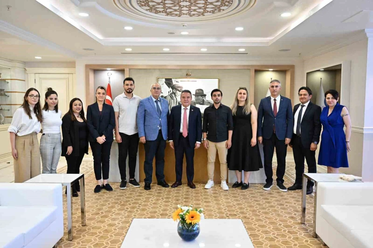 Başkan Böcek: &quot;Benim çalışmalarımda parti ve siyaset ayrımı yoktur&quot;
