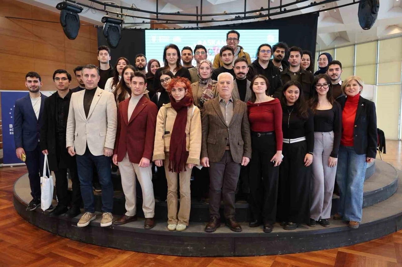 Başkan Bozbey, gen&ccedil;lerle geleceği konuştu
