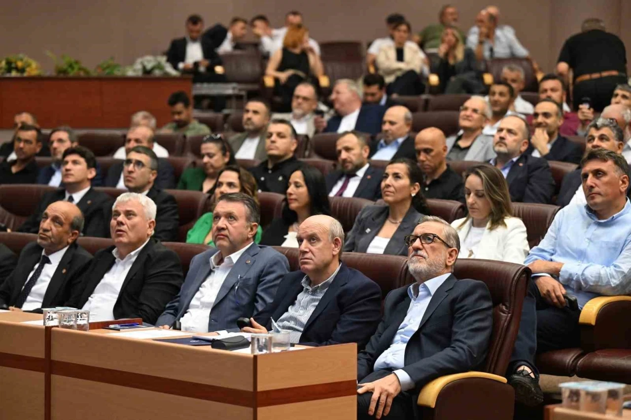 Başkan Burkay: &quot;İş dünyasının önünü açacak projeleri üretmek zorundayız&quot;
