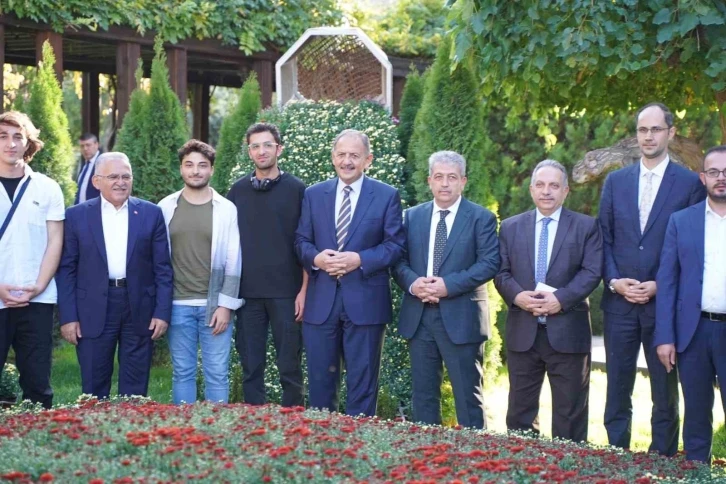 Başkan B&uuml;y&uuml;kkılı&ccedil;, Bakan &Ouml;zhaseki&rsquo;ye Projeler Hakkında Bilgi Verdi
