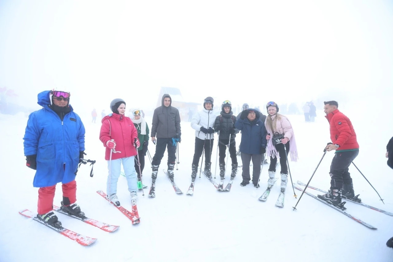 Başkan B&uuml;y&uuml;kkılı&ccedil;, Erciyes&rsquo;te kayak tutkunlarıyla bir araya geldi
