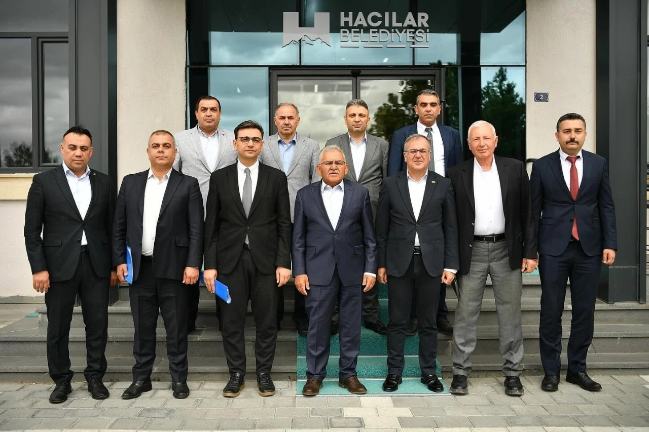 Başkan Büyükkılıç, ilçe belediyeleri yatırım toplantılarına Hacılar ile devam etti
