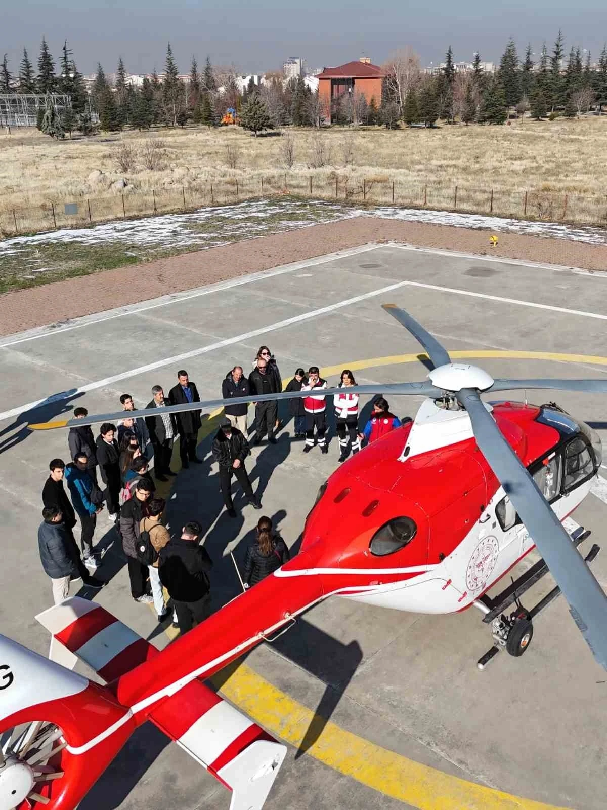 Başkan B&uuml;y&uuml;kkılı&ccedil;&rsquo;ın &ouml;zel projesi Bilişim Akademisi&rsquo;nin &ouml;ğrencileri, havacılık teknolojilerini yerinde inceledi
