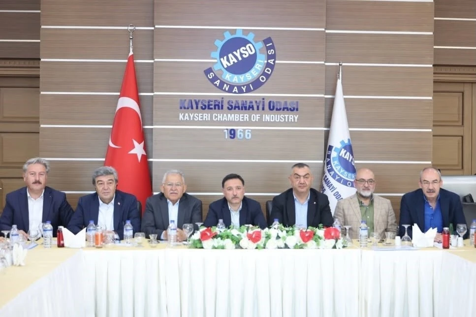 Başkan B&uuml;y&uuml;kkılı&ccedil;, Kayseri Sanayi Odası&rsquo;nda istişare toplantısına katıldı

