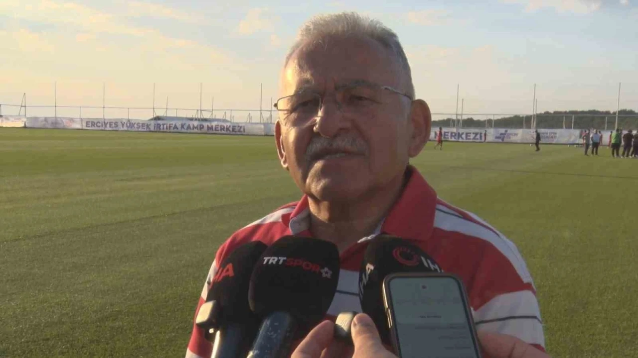 Başkan B&uuml;y&uuml;kkılı&ccedil;, Kayserispor-Kasımpaşa ma&ccedil;ını saha kenarından takip etti
