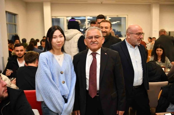 Başkan Büyükkılıç; KAYÜ’de öğrencilerle iftar sofrasında buluştu
