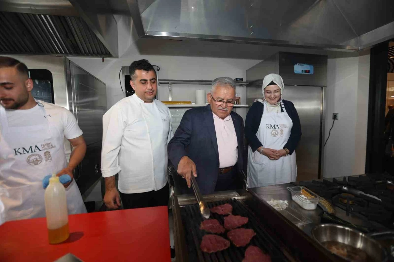 Başkan Büyükkılıç, Mutfak Sanatları Merkezi’nde Workshop etkinliklerine katıldı
