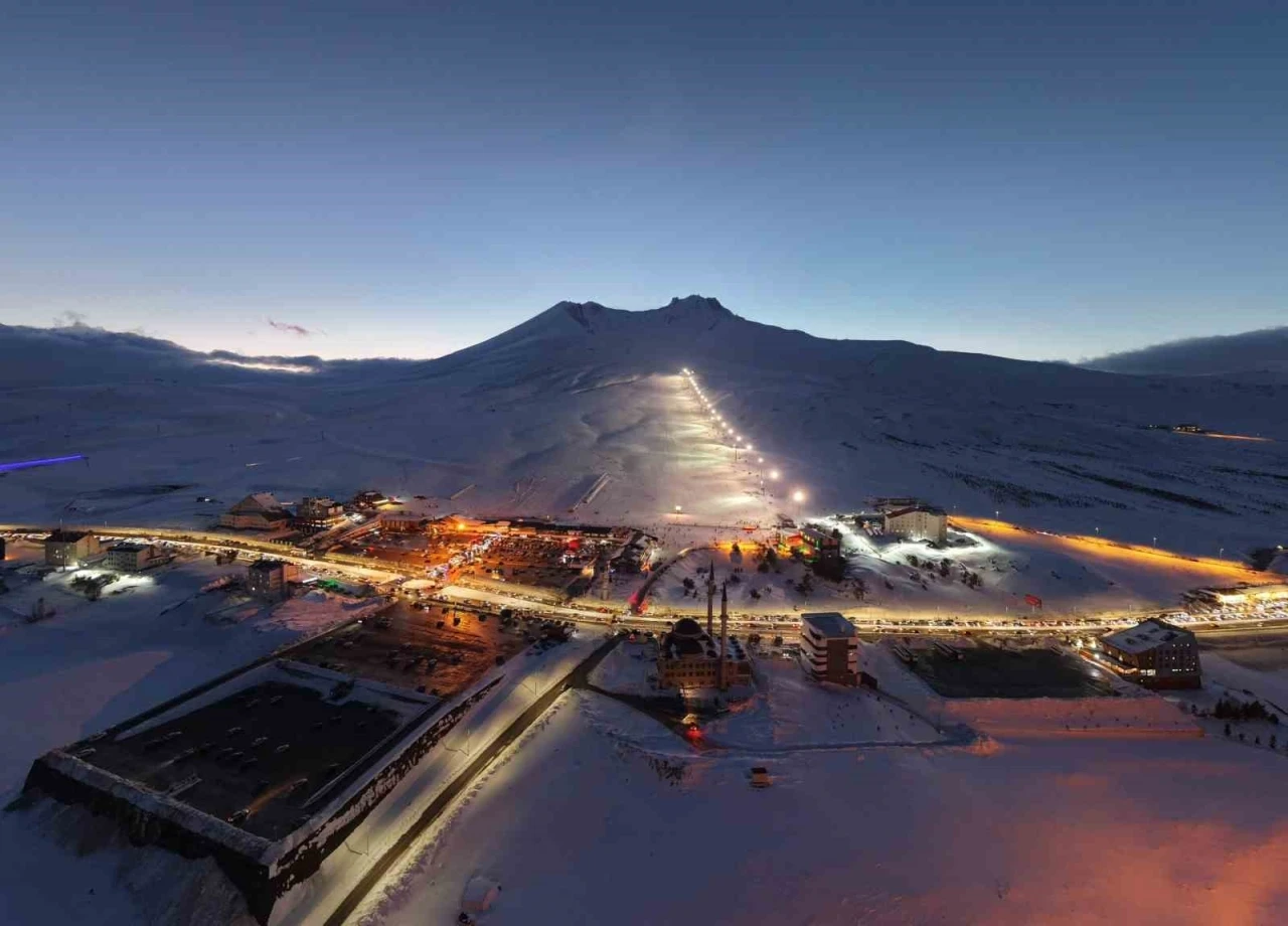 Başkan B&uuml;y&uuml;kkılı&ccedil;: "Erciyes&rsquo;te yarıyıl bereketli ge&ccedil;ti"
