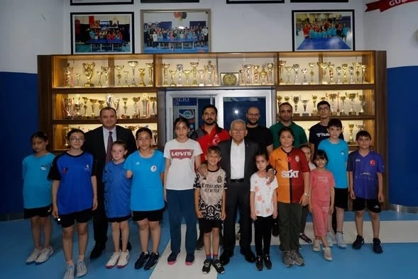 Başkan B&uuml;y&uuml;kkılı&ccedil;: "Geleceğin sporcularını yetiştiriyoruz"
