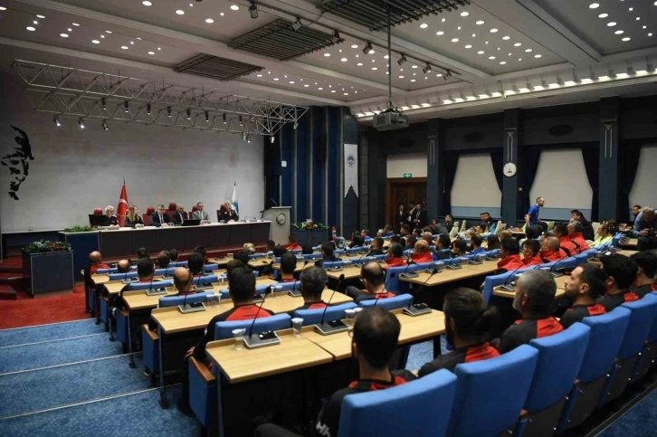 Başkan B&uuml;y&uuml;kkılı&ccedil;&rsquo;tan afetin isimsiz kahramanlarına plaket
