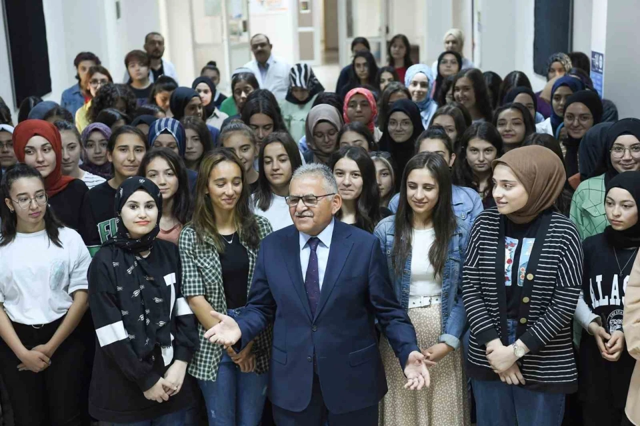 Başkan Büyükkılıç’tan LGS öncesi moral ve destek: 631 öğrenciye ücretsiz kurs
