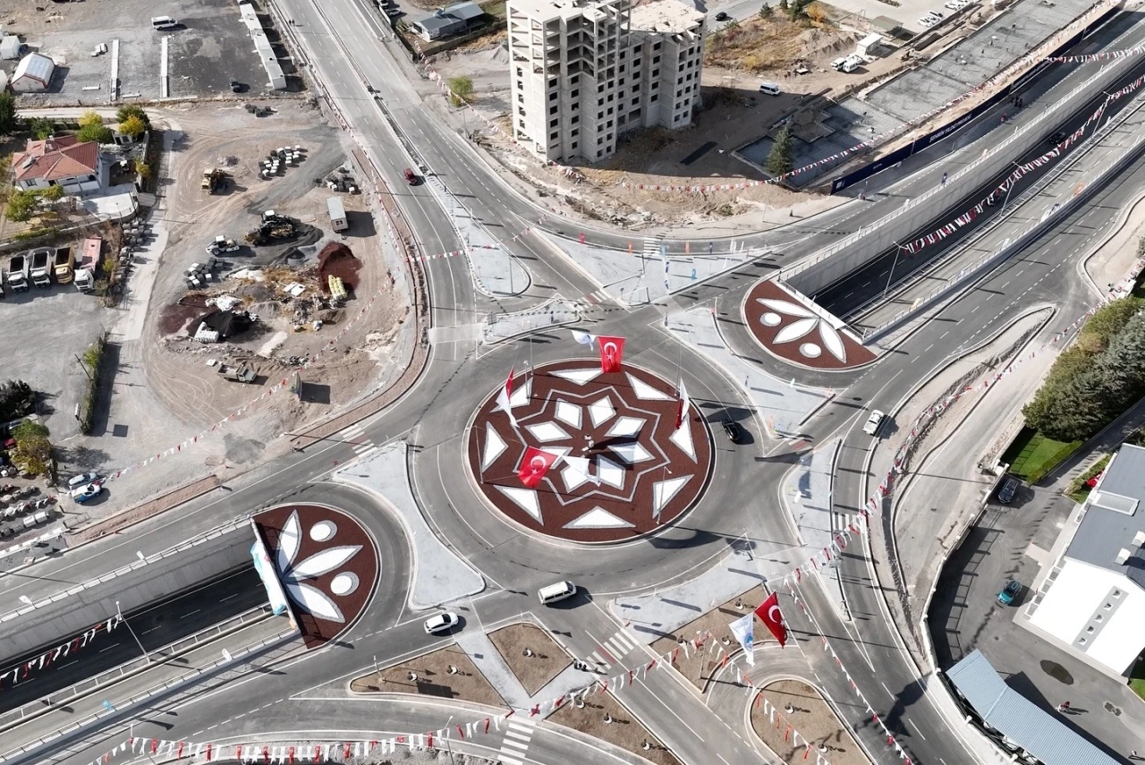 Başkan Büyükkılıç’tan ulaşımda dev proje: 29 Ekim Katlı Kavşağı hizmete açıldı
