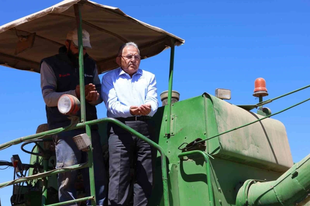 Başkan Büyükkılıç’tan üreticilere dev tohum desteği: 6 yılda 3 bin 992 ton tohum dağıtıldı
