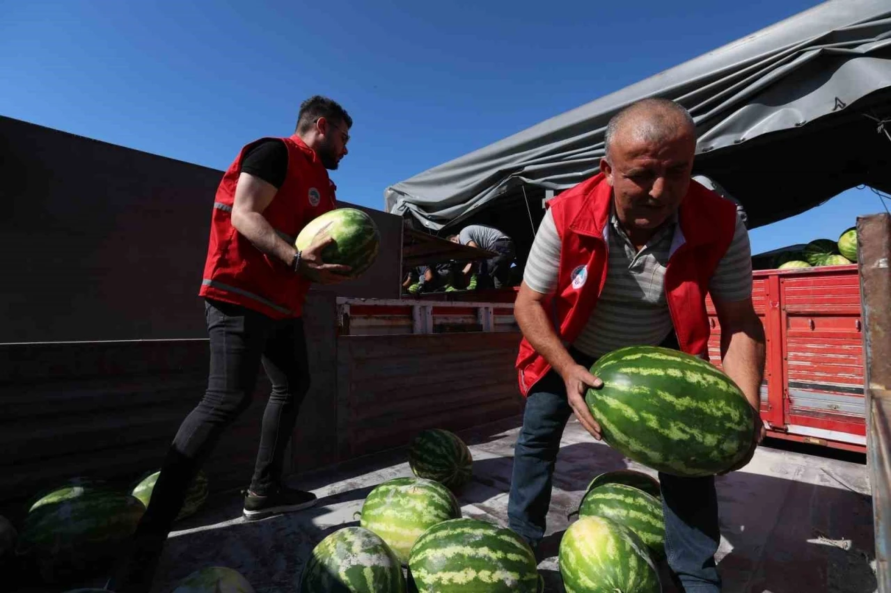 Başkan Büyükkılıç’tan yaz sıcaklarında gönüllere dokunan destek