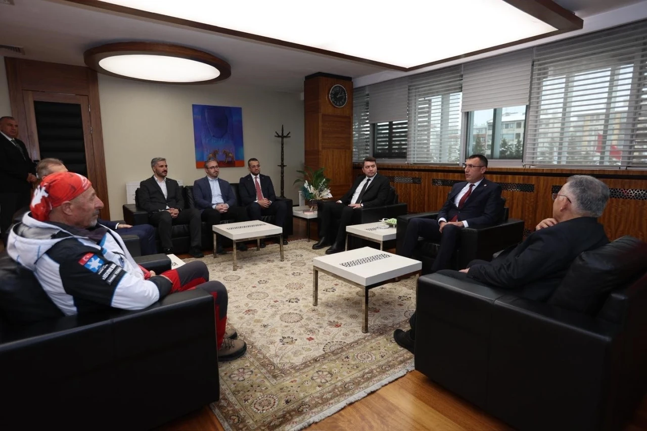 Başkan B&uuml;y&uuml;kkılı&ccedil;, T&uuml;rkiye Dağcılık Federasyonu heyetini ağırladı
