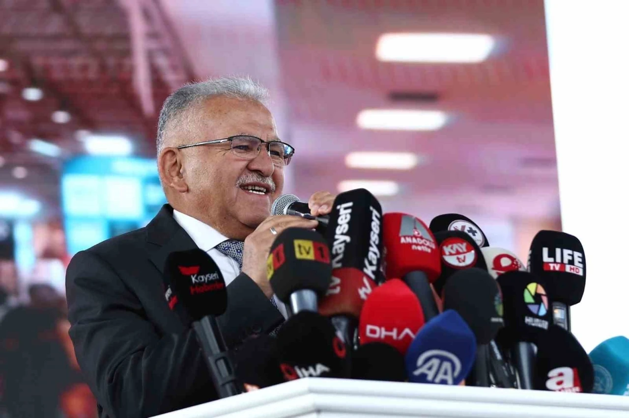 Başkan Büyükkılıç, Türkiye’nin en çok konuşulan 11. siyasetçisi
