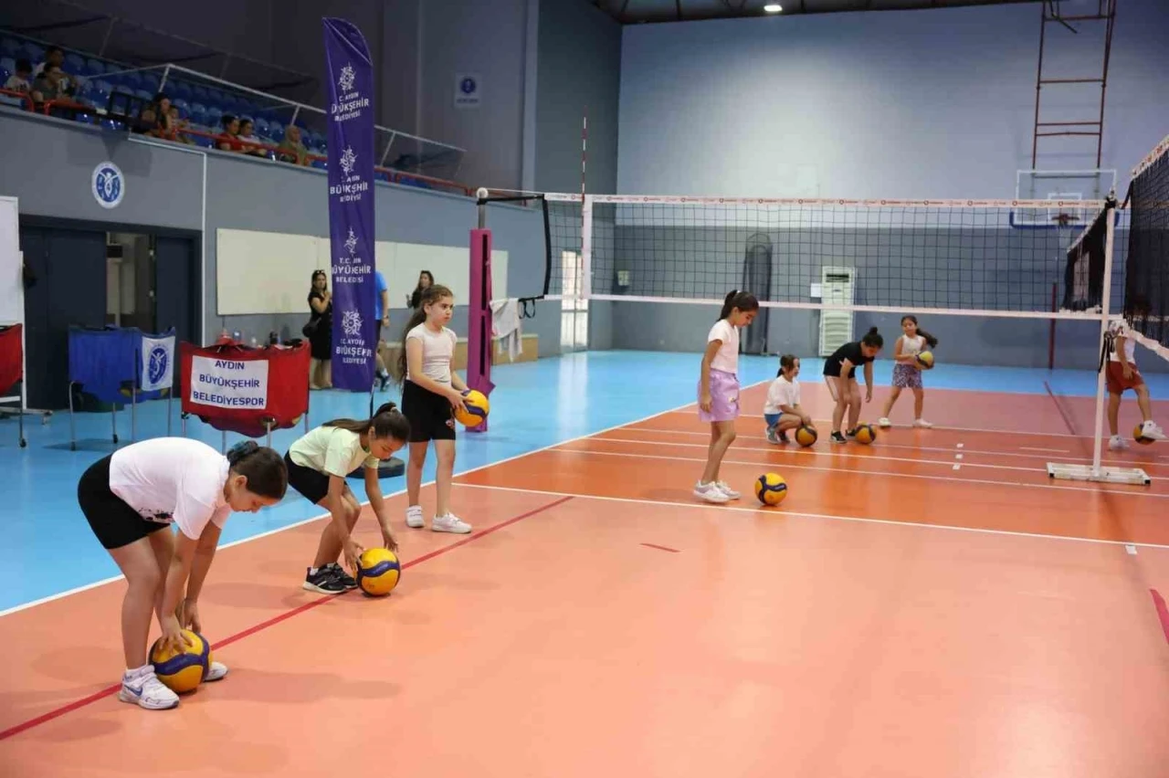 Başkan Çerçioğlu, minik sporcuları voleybolla buluşturuyor
