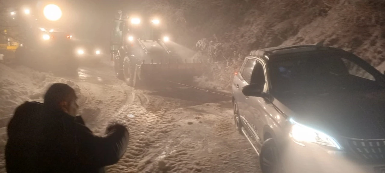 Başkan &Ccedil;er&ccedil;ioğlu: "Karla m&uuml;cadele &ccedil;alışmalarımız aralıksız devam ediyor"
