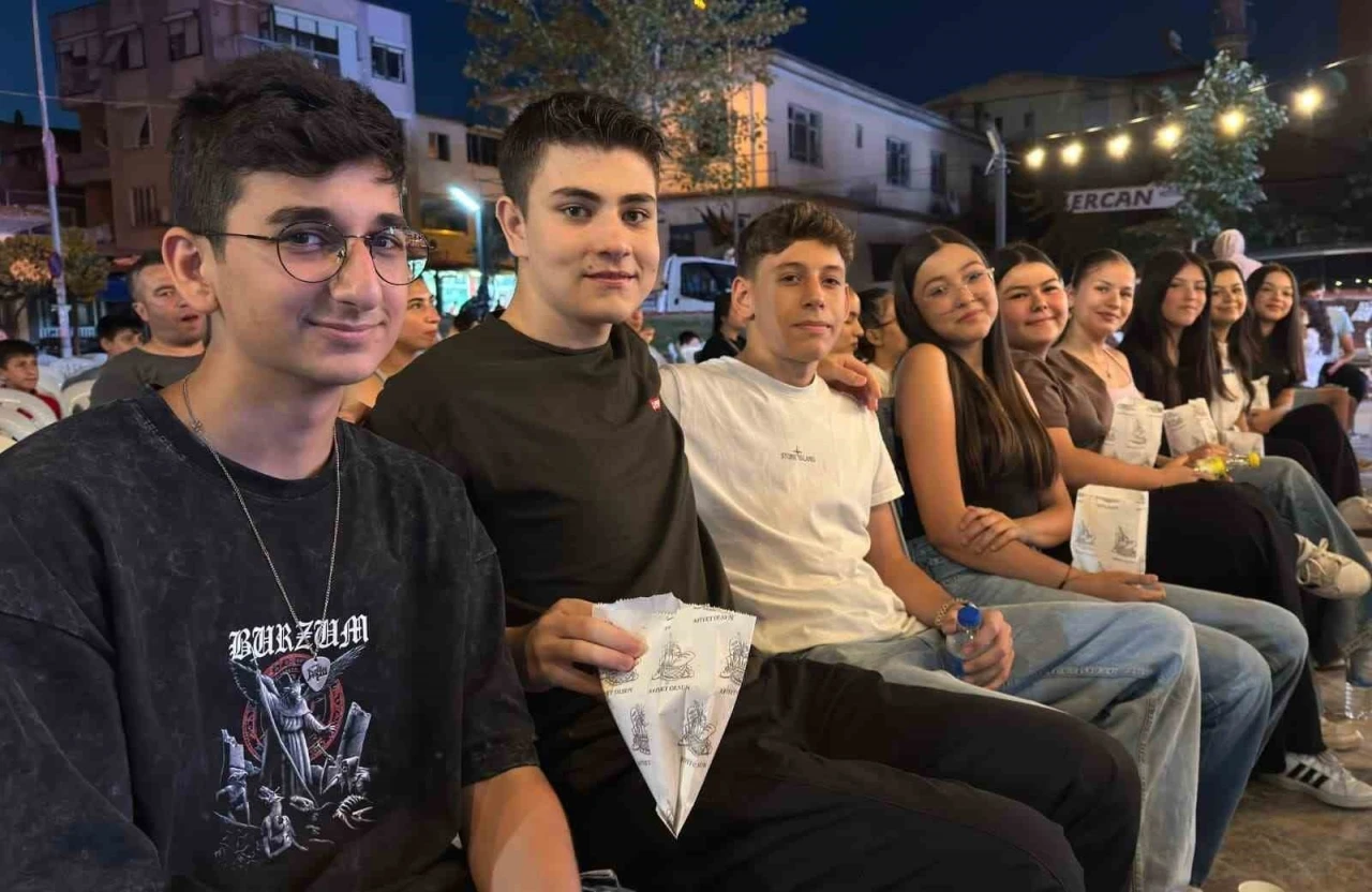 Başkan &Ccedil;er&ccedil;ioğlu Yenipazarlıları a&ccedil;ık hava sineması ile buluşturdu
