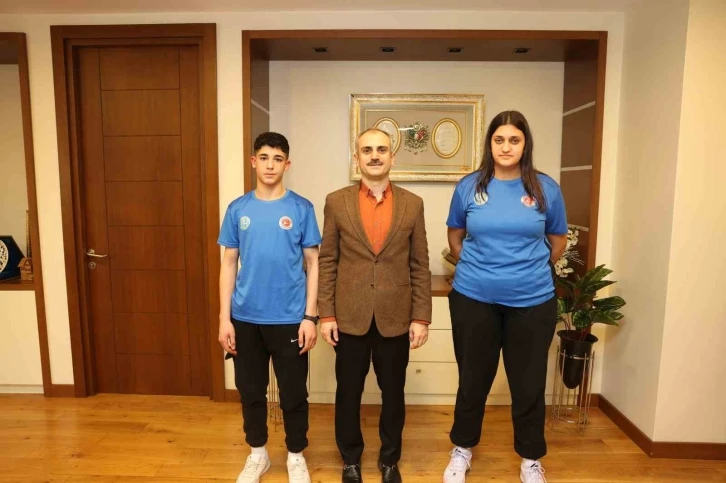 Başkan &Ccedil;ift&ccedil;i, şampiyon sporcuları ağırladı
