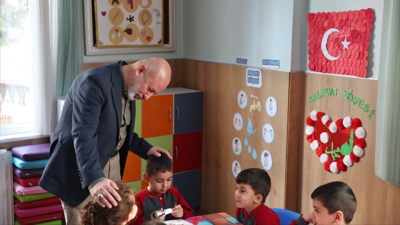 Başkan Çolakbayrakdar: &quot;Çocuklarımızın gülüşü, bizim çalışma azmimizdir&quot;
