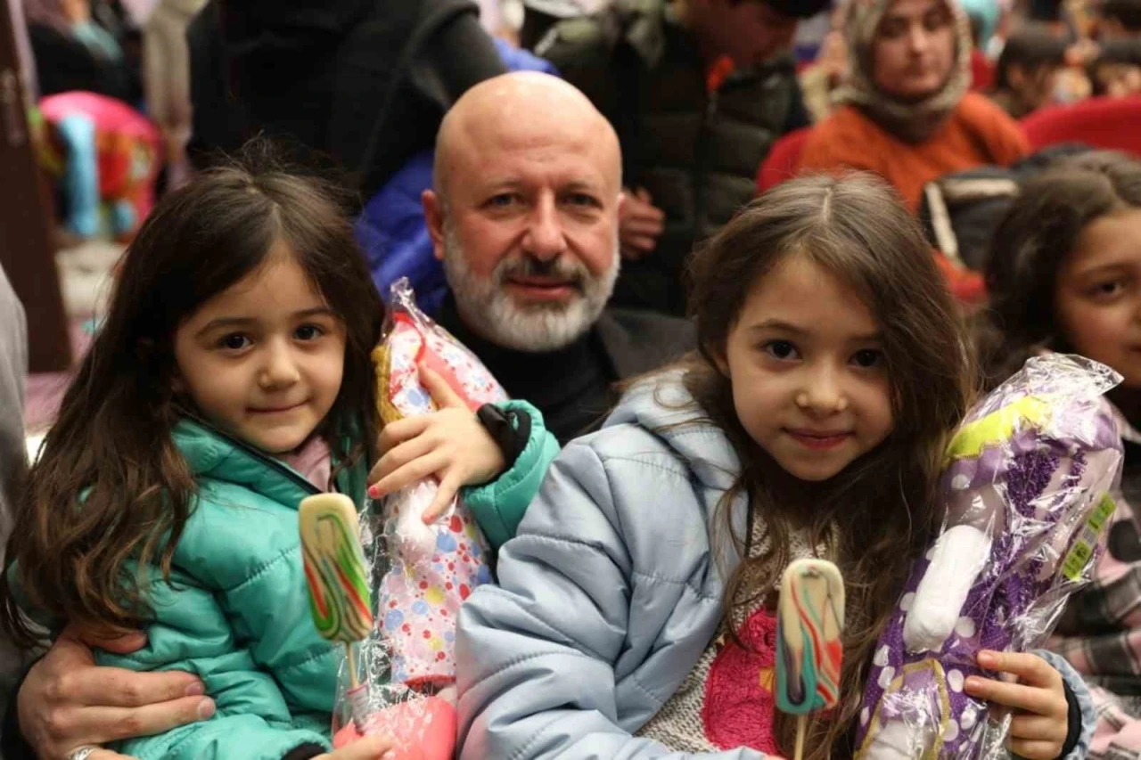 Başkan &Ccedil;olakbayrakdar: "En kıymetli hazinemiz &ccedil;ocuklarımızın g&uuml;l&uuml;msemesidir"
