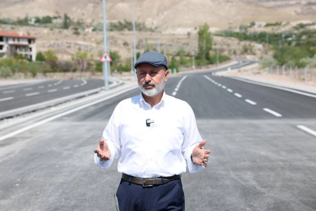 Başkan Çolakbayrakdar: &quot;Kayseri’mizin trafik yükünü hafifleten akıllı kavşakları yaygınlaştırıyoruz&quot;
