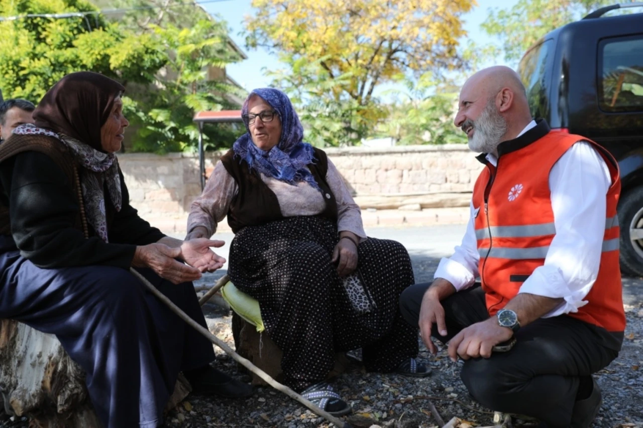 Başkan Çolakbayrakdar: &quot;Kırsalın yüzünü güldüren örnek hizmetlerle Kocasinan’a değer katıyoruz&quot;
