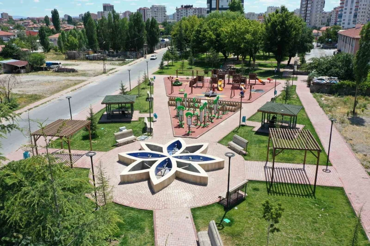 Başkan Çolakbayrakdar: &quot;Kişi başına 17,60 metrekare yeşil alan, 530 park ve 965 bin ağaçla geleceğe nefes, şehre oksijen&quot;
