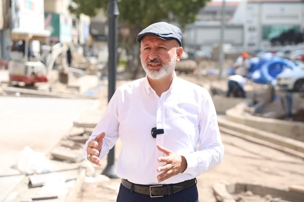 Başkan Çolakbayrakdar: "Şehrin kalbine modern ve estetik bir kimlik kazandırıyoruz"