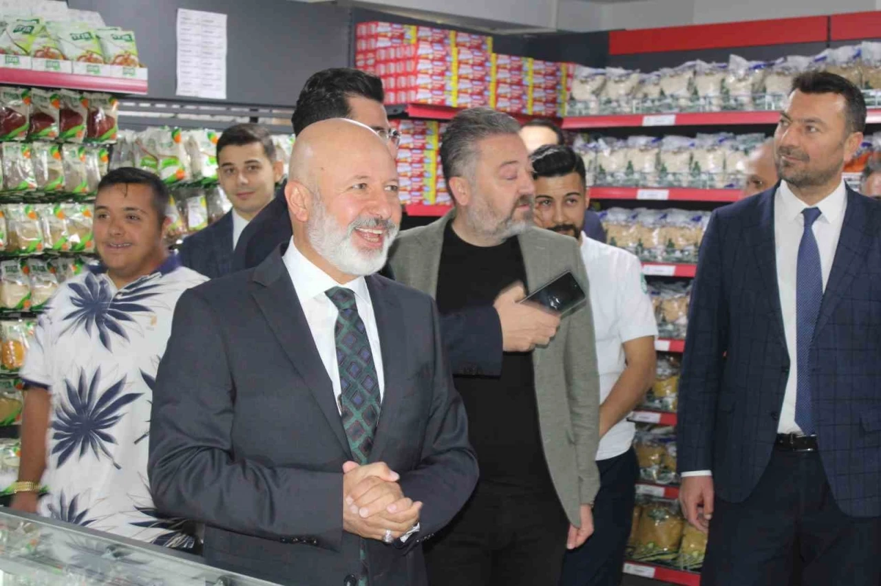 Başkan Çolakbayrakdar: &quot;Vicdani sorumluluk olan Dost Eli, tüm Kayseri’ye yayılacak&quot;
