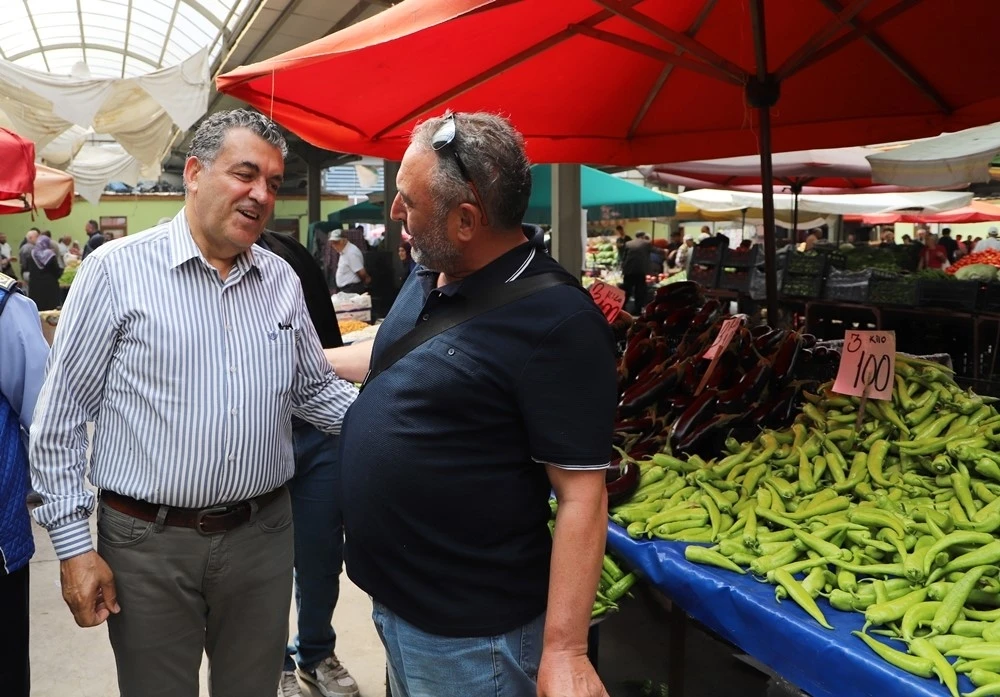 Başkan Demir, Semt pazarını ziyaret etti
