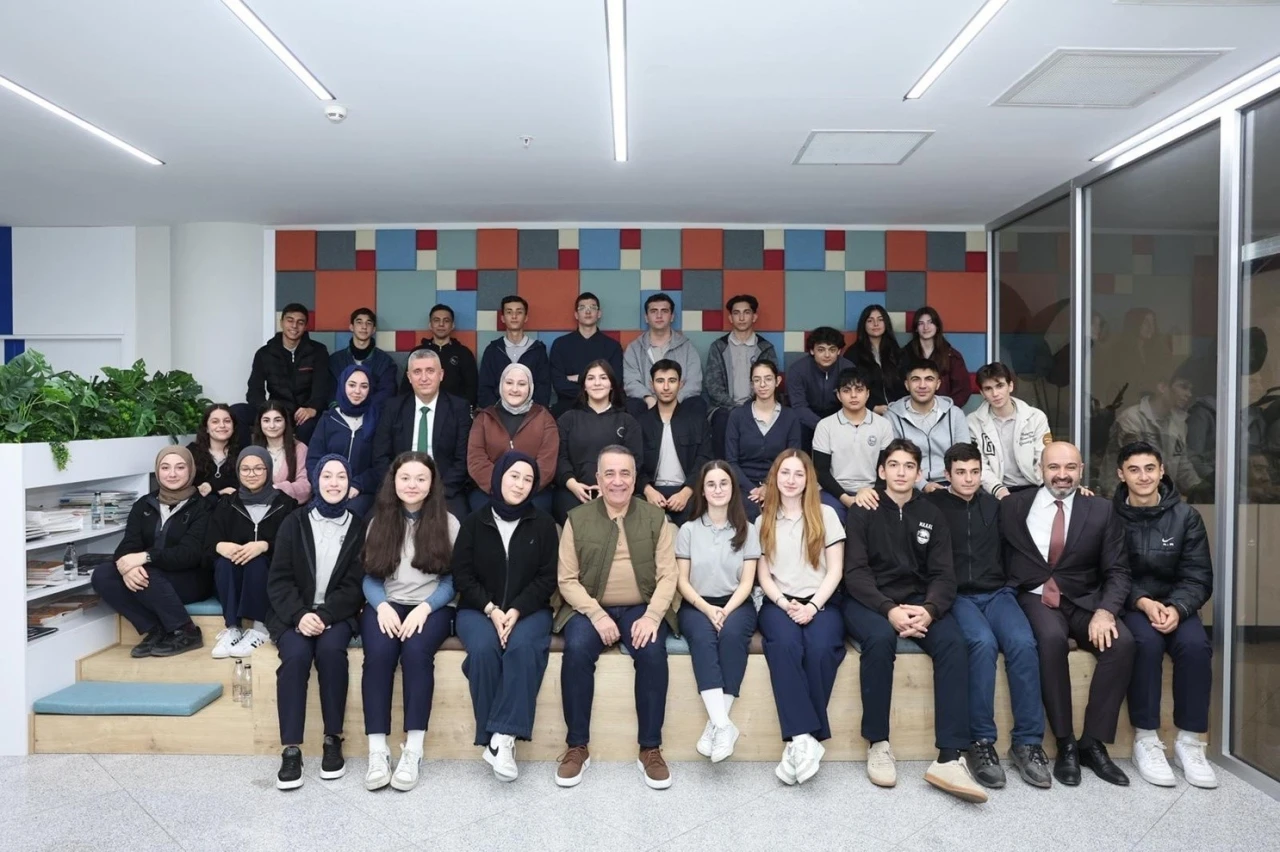 Başkan Dursun gençleri dinledi
