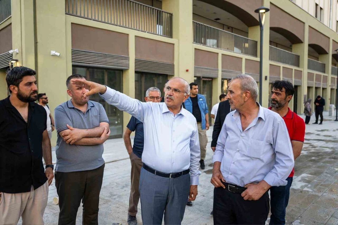 Başkan Er &ccedil;arşı merkezinde incelemelerde bulundu
