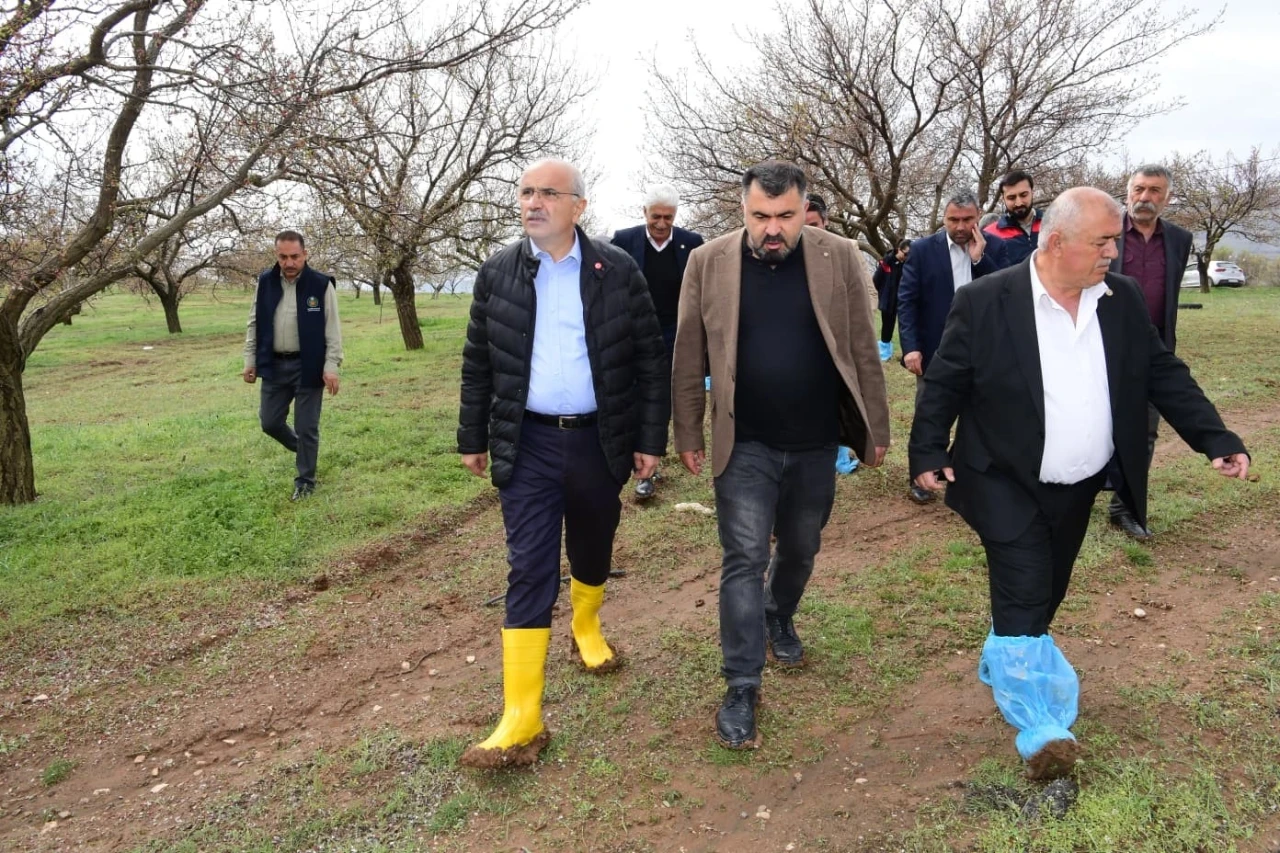 Başkan Er, dolu afetinden zarar g&ouml;ren il&ccedil;eleri ziyaret etti
