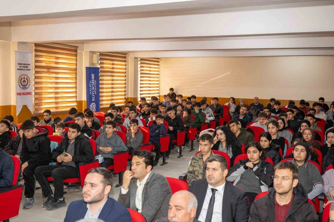 Başkan Er, öğrencilerle bir araya geldi
