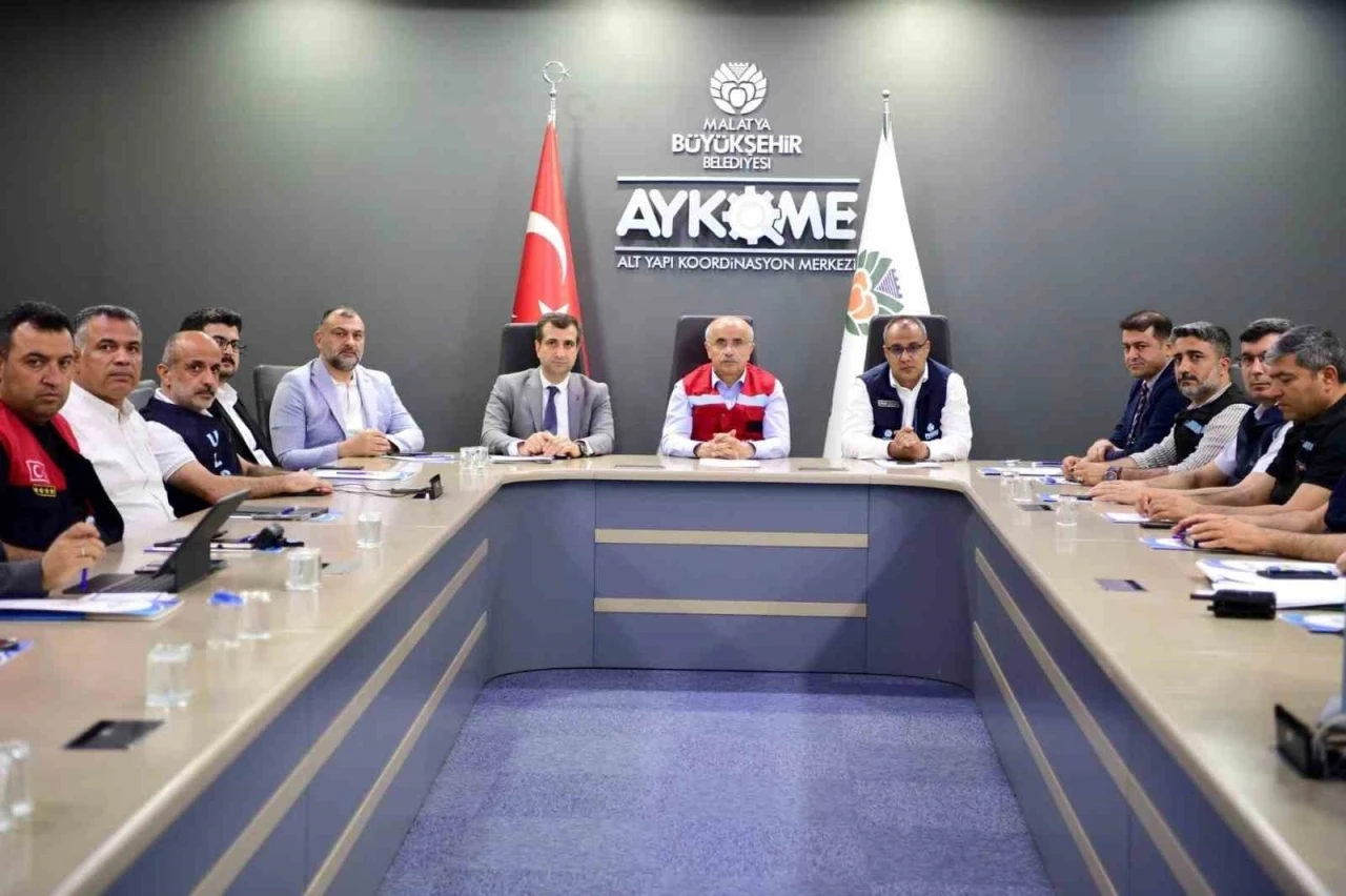 Başkan Er: &quot;Büyükşehir Belediyesi olarak yağmurun ilk anından itibaren tüm ekiplerimizle sahadaydık&quot;
