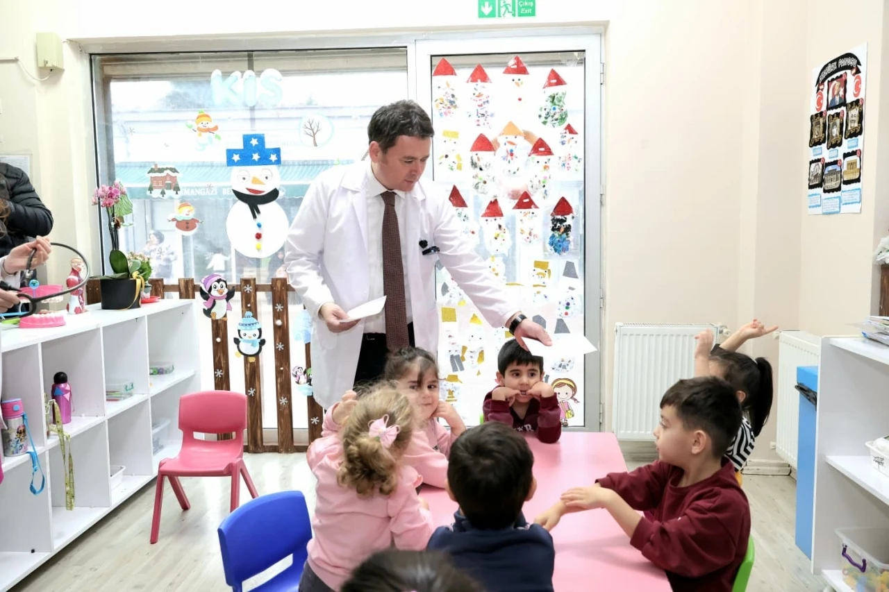 Başkan Erkan Aydın mesleğini çocuklara tanıttı
