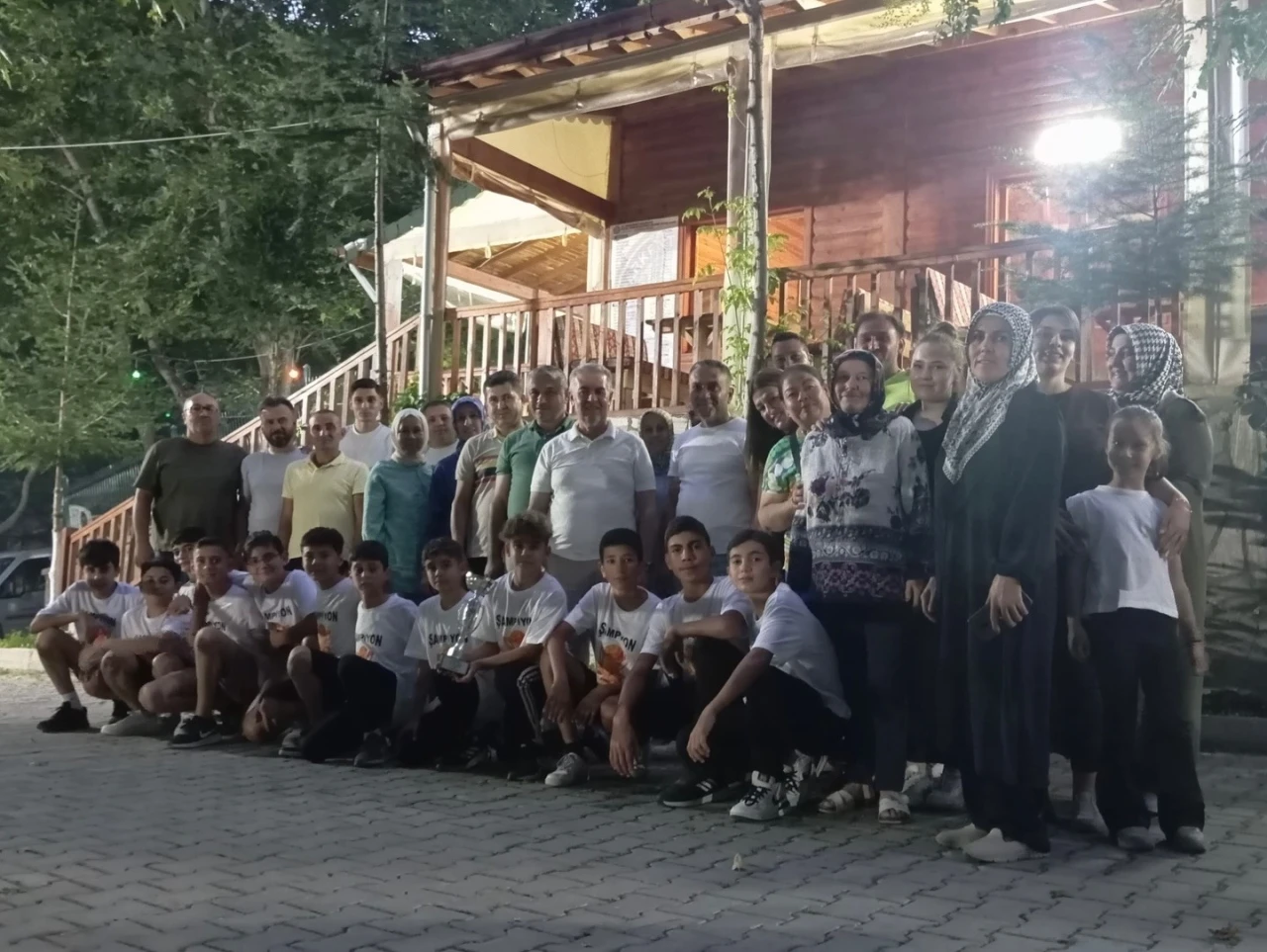 Başkan Erol şampiyon sporcuları ağırladı
