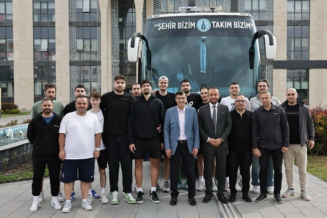 Başkan Eyüp Kahveci’den Kütahya Belediyespor Basketbol Takımına moral ve destek