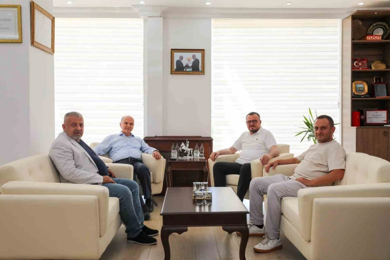Başkan Faruk &Ouml;zl&uuml;&rsquo;ye anlamlı ziyaret
